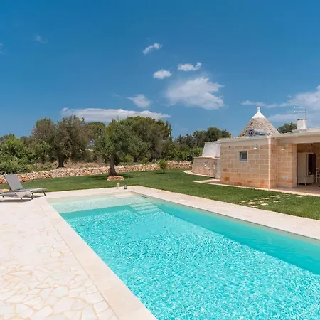 Vakantiehuis Panoramic Trullo Tramonto With Pool